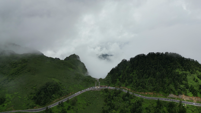 航拍湖北神农架5A景区