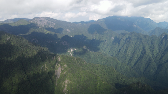 航拍湖北神农架5A景区