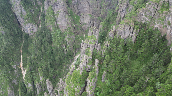 航拍湖北神农架5A景区神农谷