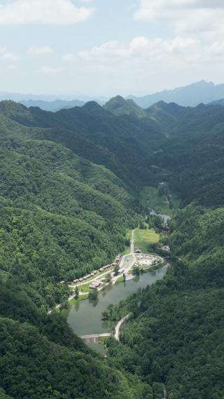 航拍湖北神农架巴桃园景区4A景区