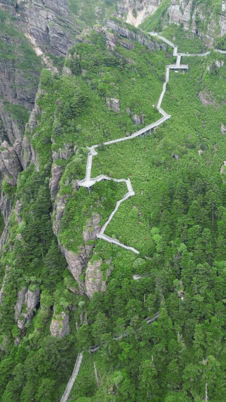 航拍湖北神农架景区神农谷