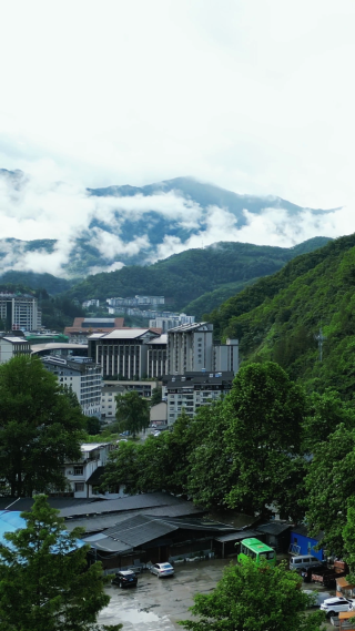 航拍湖北神农架红坪镇