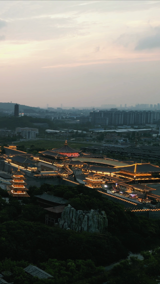航拍湖北襄阳中国唐城影视基地4A景区夜景