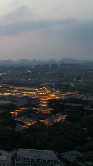 航拍湖北襄阳中国唐城影视基地4A景区夜景