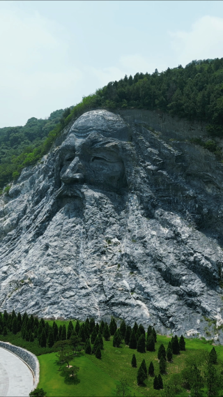 航拍湖北襄阳伏羲摩崖石刻雕像