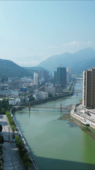 航拍湖北襄阳保康县城市建设清溪河风光