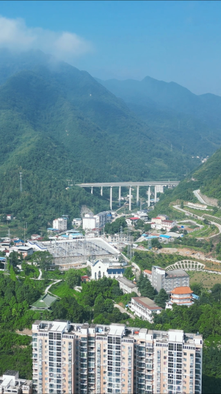 航拍湖北襄阳保康县城市风光