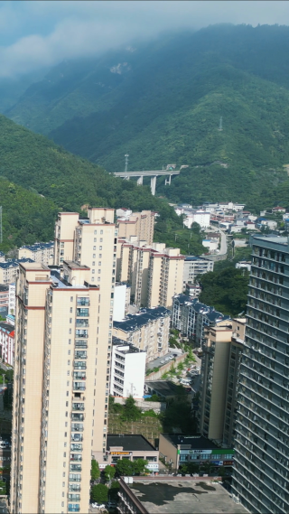 航拍湖北襄阳保康县城市风光