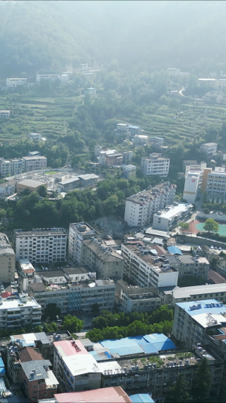 航拍湖北襄阳保康县城市风光