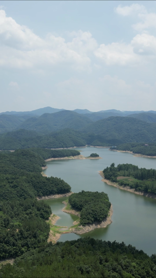 航拍湖北襄阳南漳县三道河风景区