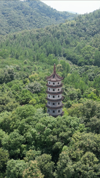航拍湖北襄阳南漳县水镜庄景区文笔峰塔