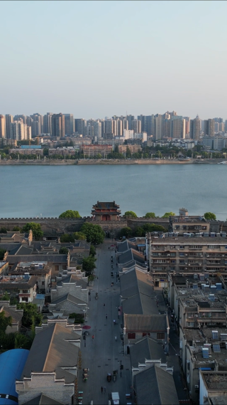 航拍湖北襄阳古城北街