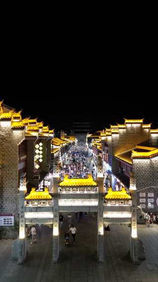 航拍湖北襄阳古城北街夜景