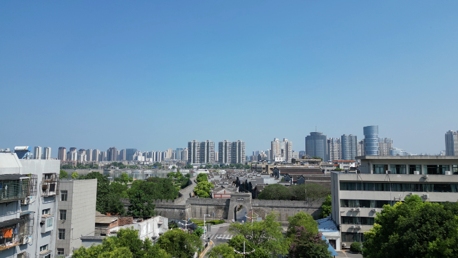 航拍湖北襄阳古城古城墙