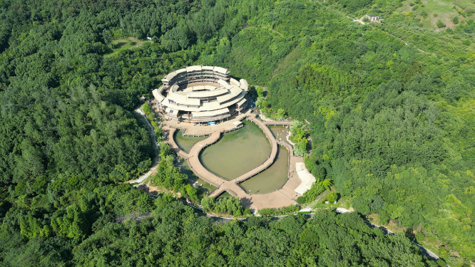 航拍湖北襄阳古隆中草庐剧场
