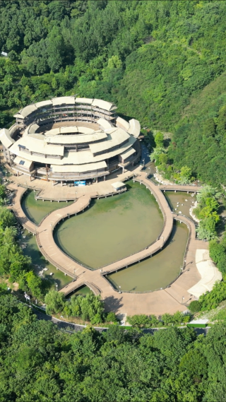 航拍湖北襄阳古隆中草庐剧场