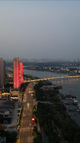 航拍湖北襄阳城市交通夜景
