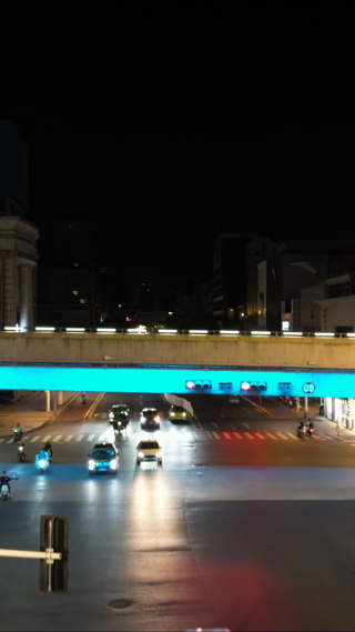 航拍湖北襄阳城市交通夜景