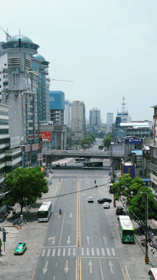 航拍湖北襄阳城市交通大道