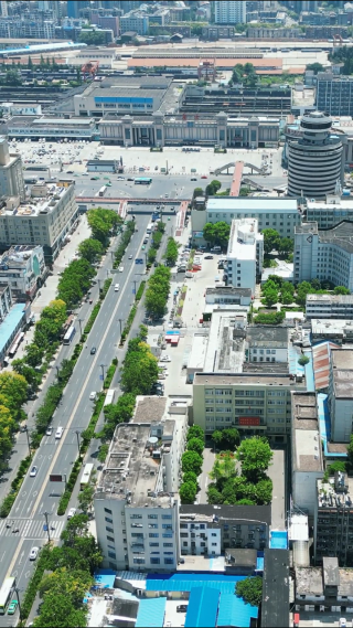 航拍湖北襄阳城市交通大道