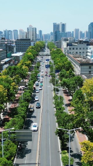 航拍湖北襄阳城市交通大道