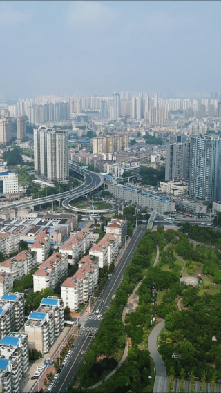 航拍湖北襄阳城市交通竖版视频