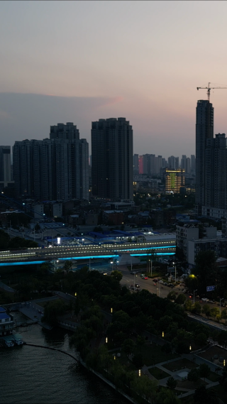 航拍湖北襄阳城市地标高楼