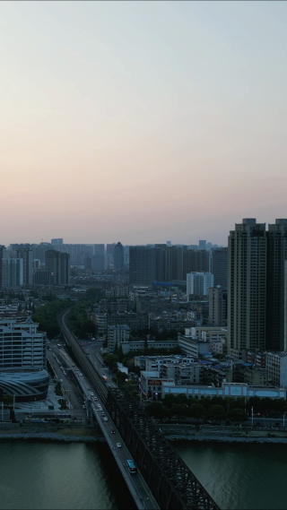 航拍湖北襄阳城市地标高楼