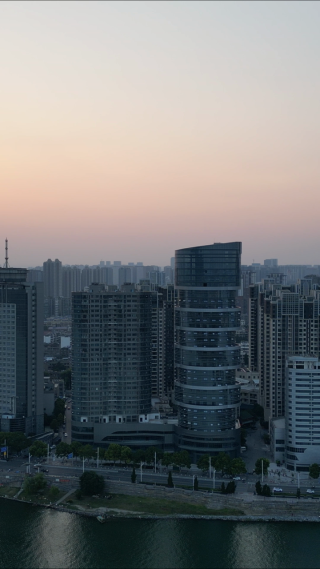 航拍湖北襄阳城市地标高楼 