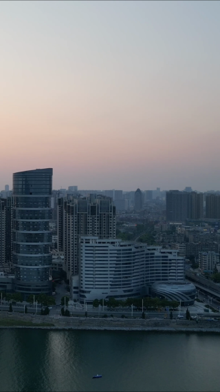 航拍湖北襄阳城市地标高楼