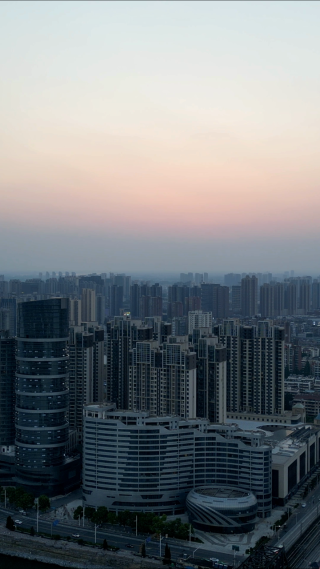 航拍湖北襄阳城市地标高楼