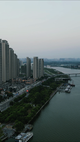 航拍湖北襄阳城市地标高楼 
