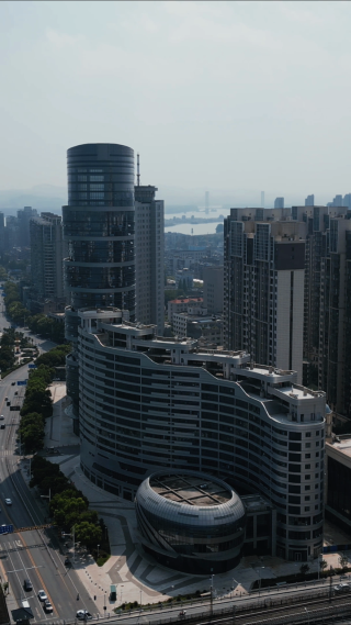 航拍湖北襄阳城市地标高楼 