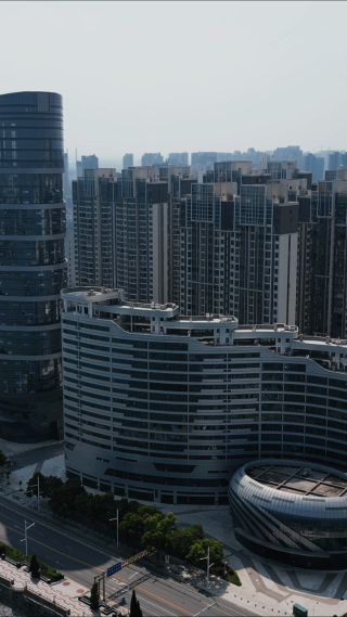 航拍湖北襄阳城市地标高楼