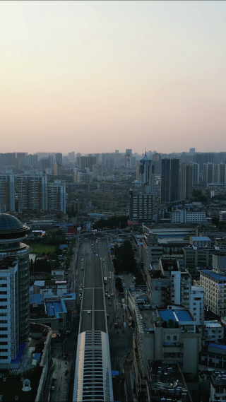 航拍湖北襄阳城市地标高楼 