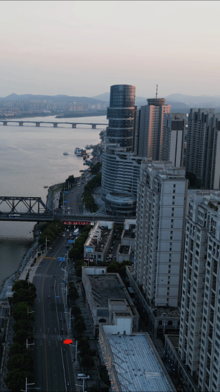 航拍湖北襄阳城市地标高楼 