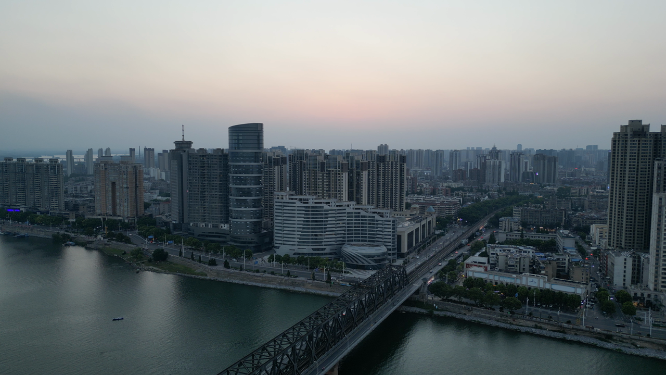 航拍湖北襄阳城市建设