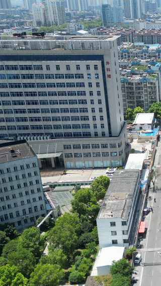 航拍湖北襄阳市中心医院 