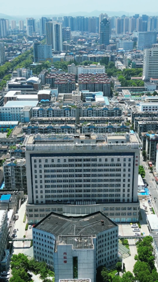 航拍湖北襄阳市中心医院 