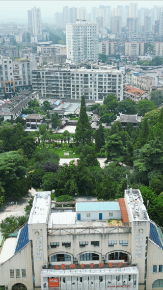航拍湖北襄阳市青少年宫 