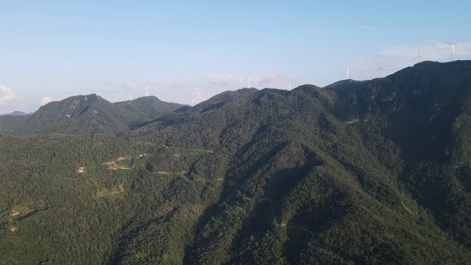 航拍湖北襄阳横冲景区风车