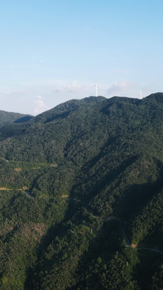 航拍湖北襄阳横冲景区风车