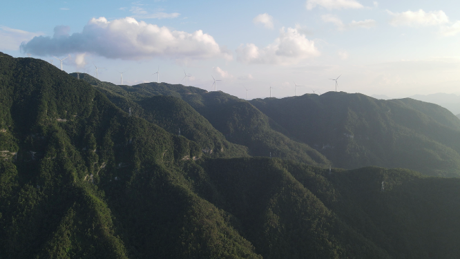 航拍湖北襄阳横冲景区风车