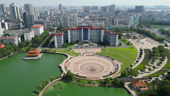 航拍湖北鄂州市政府办公楼