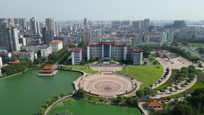 航拍湖北鄂州市政府办公楼