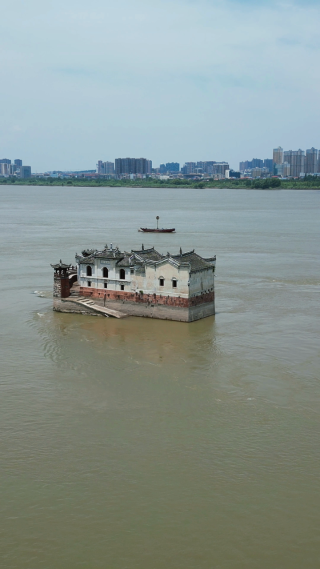 航拍湖北鄂州长江观音阁历史文化古建筑