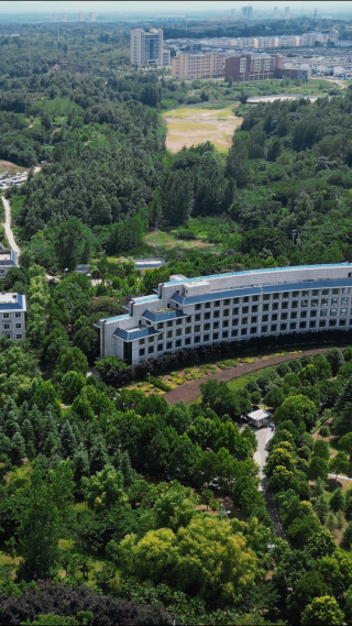 航拍湖北随州市委办公大楼