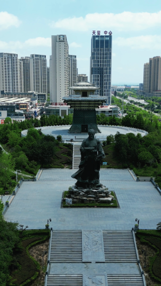 航拍湖北随州文化公园季梁雕像