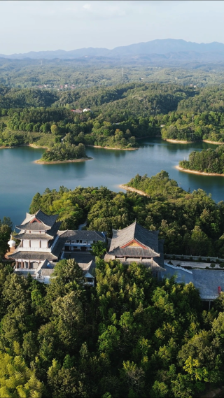 航拍湖北随州琵琶湖风景区 