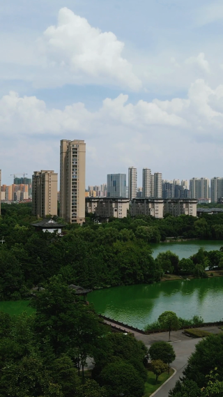 航拍湖北黄冈城市建设竖屏